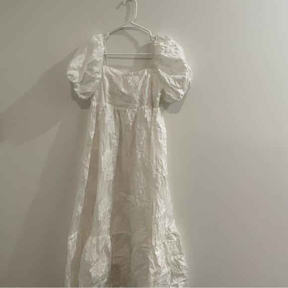 entro Dresses & Skirts - entro Floral White Dress